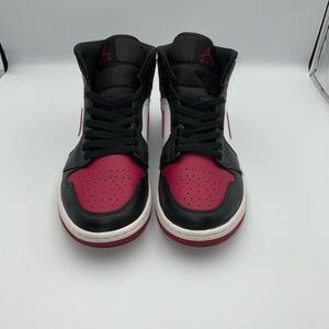Nike Air Jordan 1 Mid Men's Bred Toe Red/White/Black Size 9.5 SLIGHT HEEL DRAG